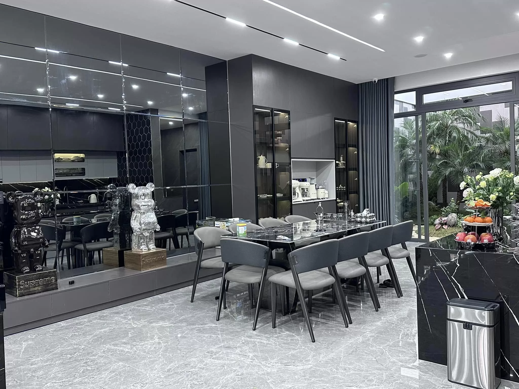 Màu ghi giúp không gian sạch và bền màu hơn