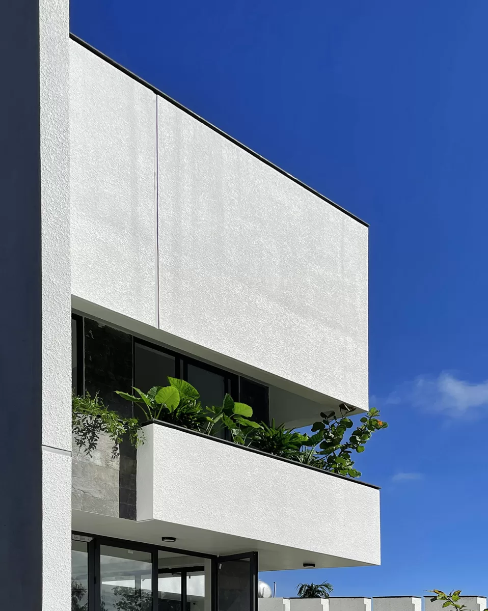 Sơn Dulux Weathershield ngoài nhà - Tường ngoài trời thường xuyên tiếp xúc với nắng gắt