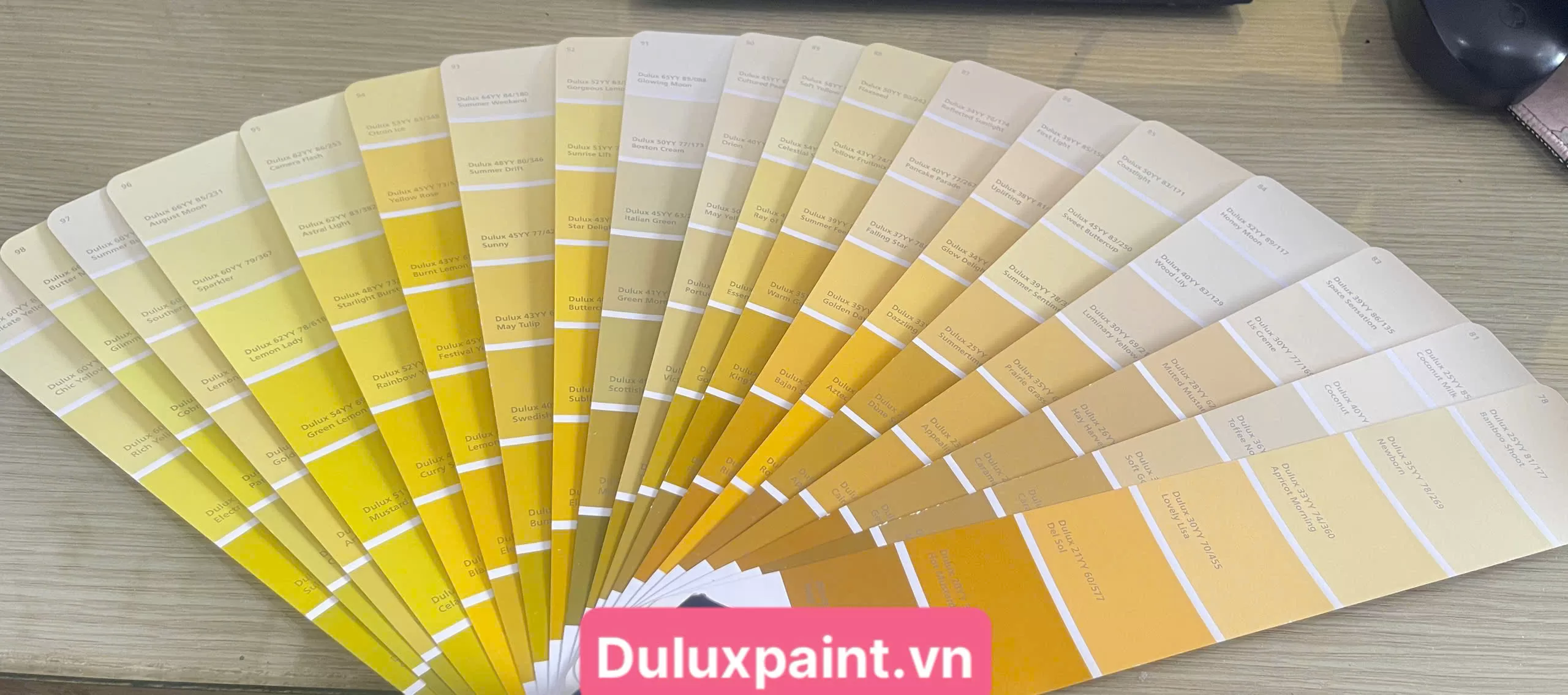 Mã màu vàng sơn Dulux